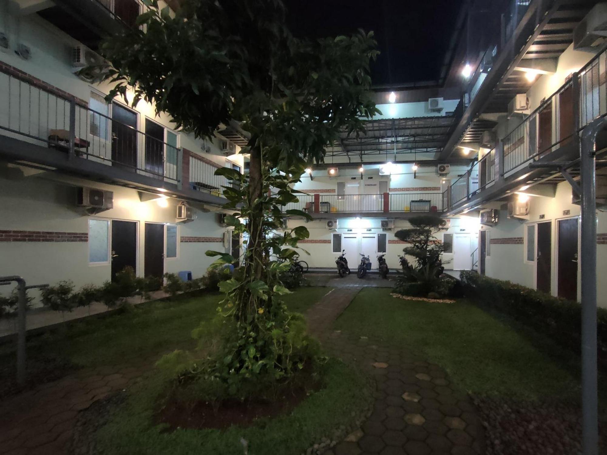 Puspiptek Residence Syariah Mitra Reddoorz Серпонг Экстерьер фото
